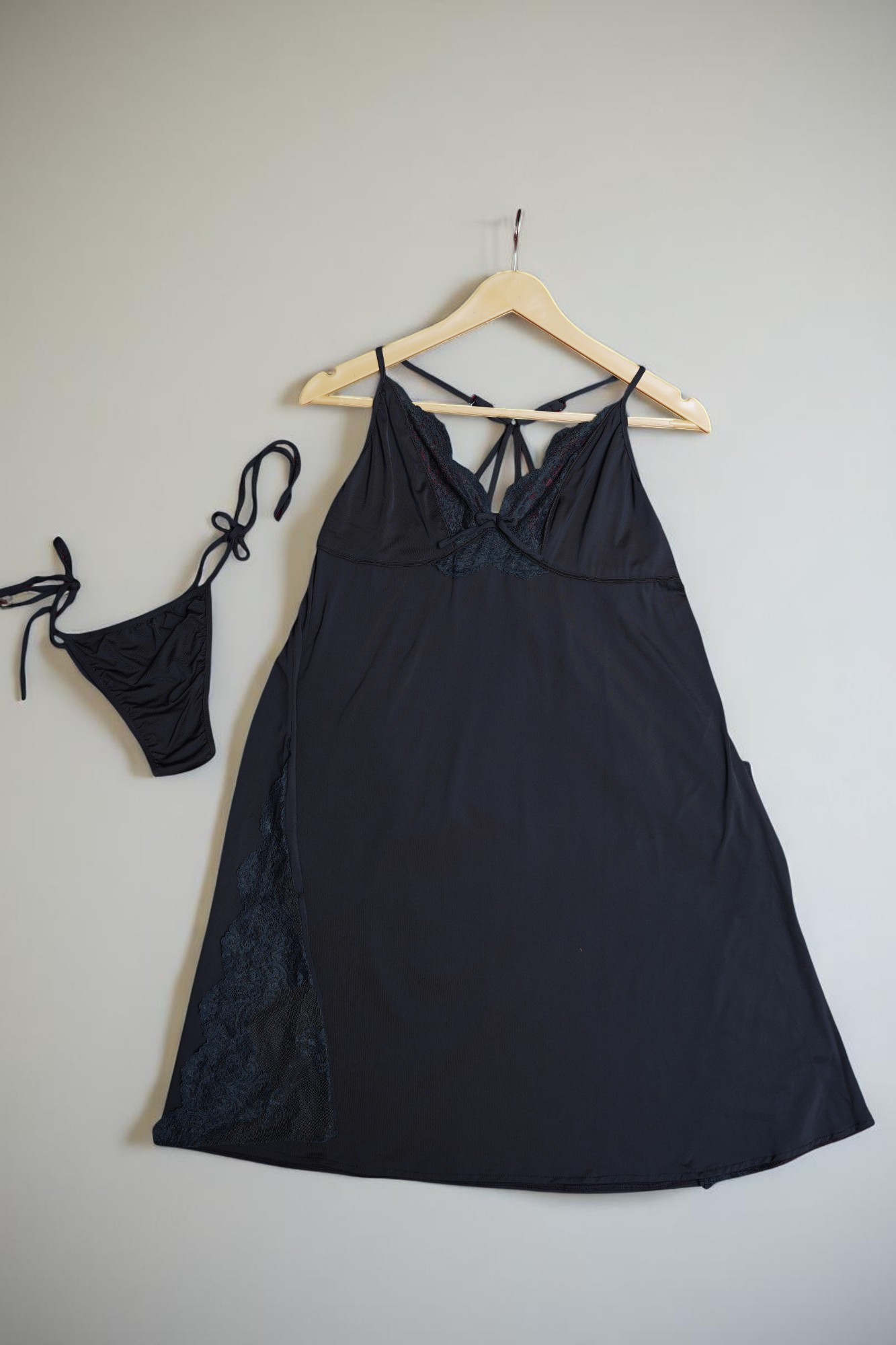 Elegant Black Lace-Trimmed Babydoll & Thong Lingerie Set - Image 2